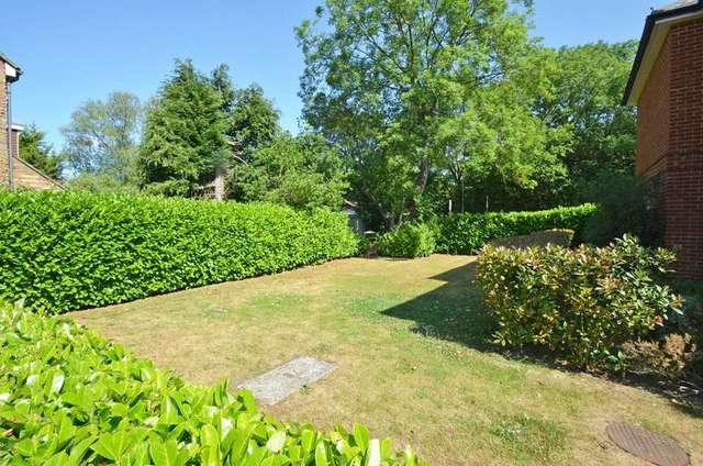  Image of 2 bedroom Apartment for sale in Hatchet Lane Winkfield Windsor SL4 at Hatchet Lane  Winkfield, SL4 2BW