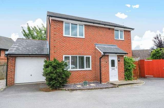 Image of 3 bedroom Detached house for sale in Ludlow Place Tadley RG26 at Ludlow Place Tadley Basingstoke, RG26 3QR