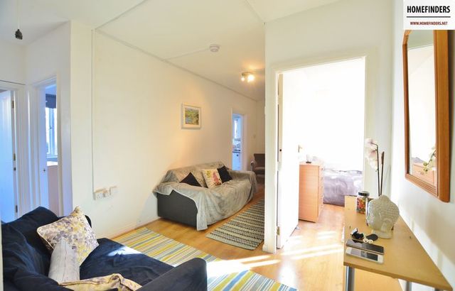  Image of 3 bedroom Flat to rent in Old Ford Road London E3 at Old Ford Road  London, E3 5NQ