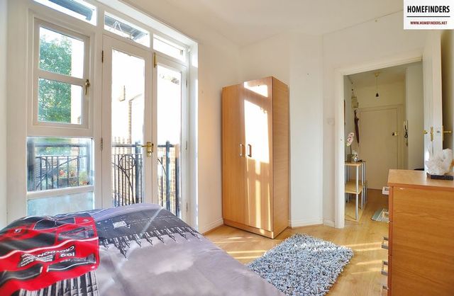  Image of 3 bedroom Flat to rent in Old Ford Road London E3 at Old Ford Road  London, E3 5NQ