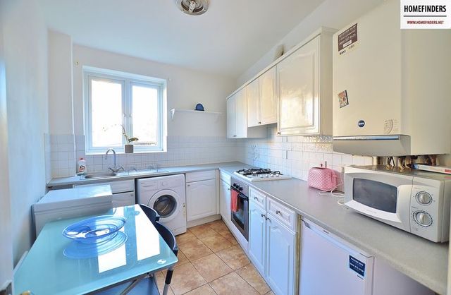  Image of 3 bedroom Flat to rent in Old Ford Road London E3 at Old Ford Road  London, E3 5NQ
