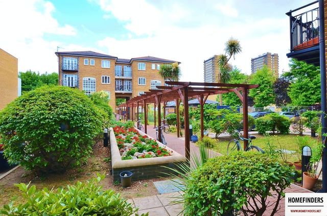  Image of 3 bedroom Flat to rent in Old Ford Road London E3 at Old Ford Road  London, E3 5NQ