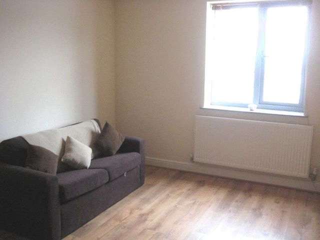  Image of Flat to rent in Furnace Hill Sheffield S3 at 69 Furnace Hill  Sheffield, S3 7AH