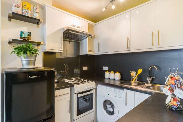  Image of 1 bedroom Flat for sale in Iona Street Edinburgh EH6 at Edinburgh, EH6 8RP