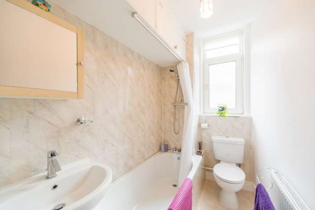  Image of 1 bedroom Flat for sale in Iona Street Edinburgh EH6 at Edinburgh, EH6 8RP