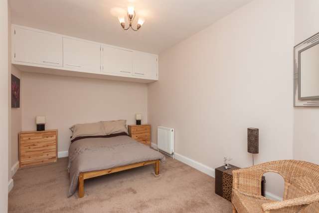  Image of 1 bedroom Flat for sale in Iona Street Edinburgh EH6 at Edinburgh, EH6 8RP