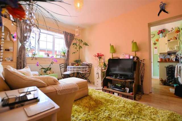  Image of 1 bedroom Flat for sale in Whitley Wood Lane Reading RG2 at Whitley Wood Lane  Reading, RG2 8PW