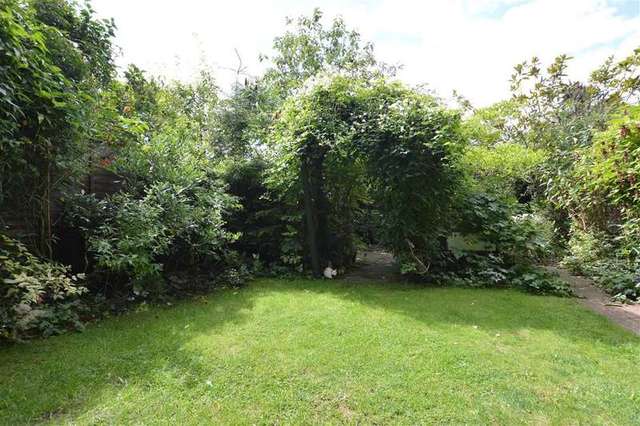  Image of 1 bedroom Flat for sale in Whitley Wood Lane Reading RG2 at Whitley Wood Lane  Reading, RG2 8PW