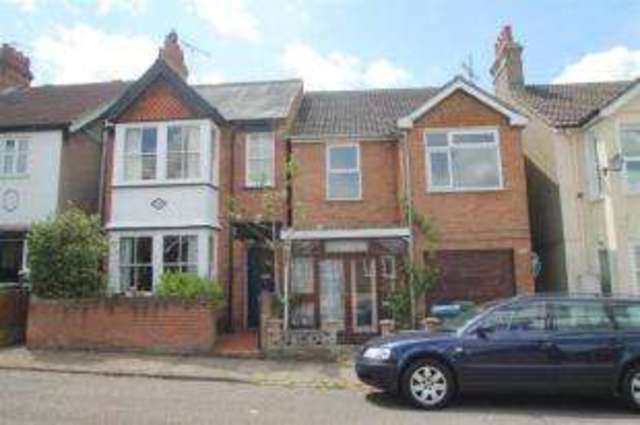  Image of 2 bedroom Maisonette for sale in Abbotts Road Aylesbury HP20 at Aylesbury Buckinghamshire Aylesbury, HP20 1HY