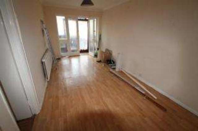  Image of 2 bedroom Maisonette for sale in Abbotts Road Aylesbury HP20 at Aylesbury Buckinghamshire Aylesbury, HP20 1HY