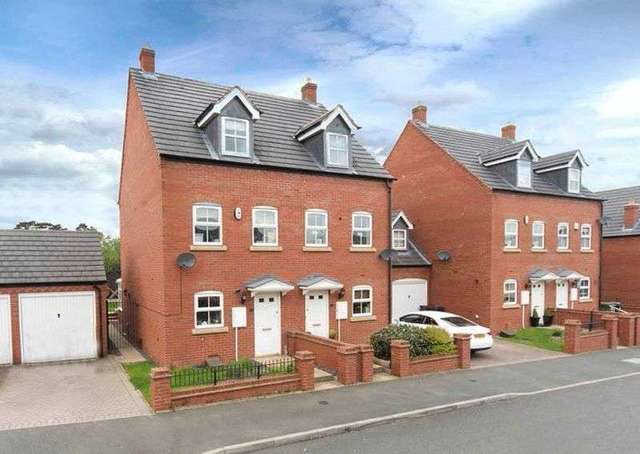  Image of 3 bedroom Semi-Detached house to rent in Alameda Gardens Wolverhampton WV6 at Alameda Gardens  Wolverhampton, WV6 9EX