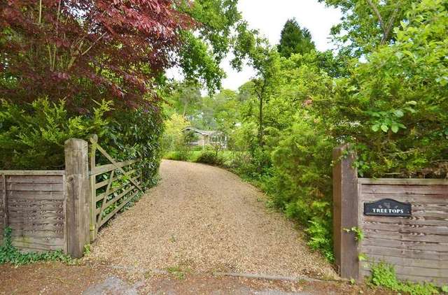  Image of 4 bedroom Detached house for sale in Daggons Road Alderholt Fordingbridge SP6 at Daggons Road Alderholt Fordingbridge, SP6 3DL