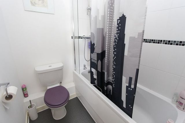  Image of 2 bedroom Flat for sale in Alexander Square Eastleigh SO50 at Alexander Square  Eastleigh, SO50 4BX