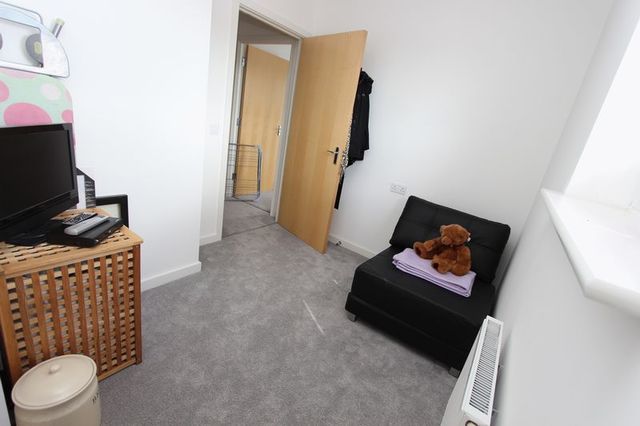  Image of 2 bedroom Flat for sale in Alexander Square Eastleigh SO50 at Alexander Square  Eastleigh, SO50 4BX