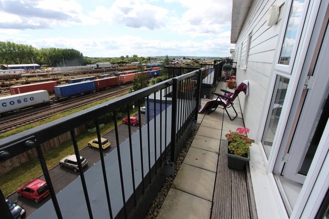  Image of 2 bedroom Flat for sale in Alexander Square Eastleigh SO50 at Alexander Square  Eastleigh, SO50 4BX