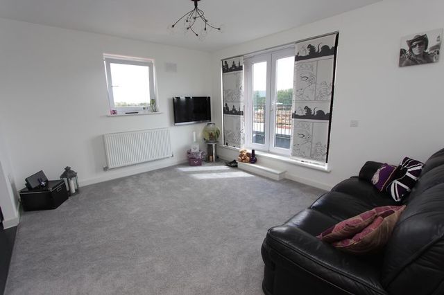  Image of 2 bedroom Flat for sale in Alexander Square Eastleigh SO50 at Alexander Square  Eastleigh, SO50 4BX