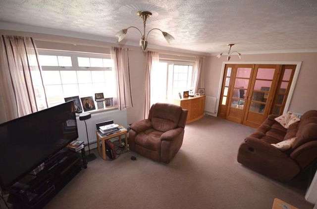  Image of 4 bedroom Detached house for sale in Alvescot Road Carterton OX18 at Alvescot Road  Carterton, OX18 3JP