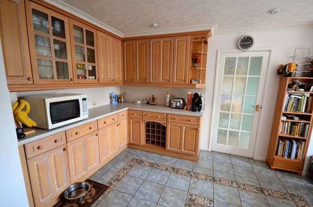  Image of 4 bedroom Detached house for sale in Alvescot Road Carterton OX18 at Alvescot Road  Carterton, OX18 3JP