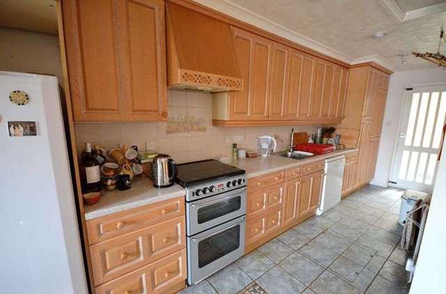  Image of 4 bedroom Detached house for sale in Alvescot Road Carterton OX18 at Alvescot Road  Carterton, OX18 3JP