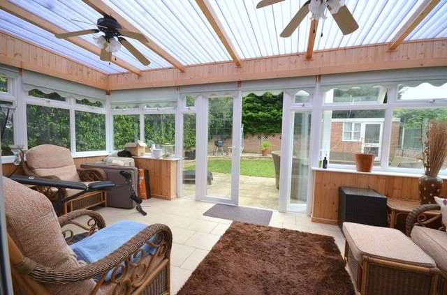  Image of 4 bedroom Detached house for sale in Alvescot Road Carterton OX18 at Alvescot Road  Carterton, OX18 3JP