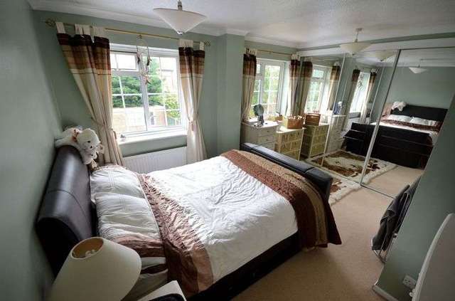  Image of 4 bedroom Detached house for sale in Alvescot Road Carterton OX18 at Alvescot Road  Carterton, OX18 3JP