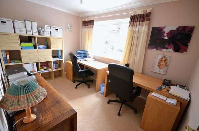  Image of 4 bedroom Detached house for sale in Alvescot Road Carterton OX18 at Alvescot Road  Carterton, OX18 3JP