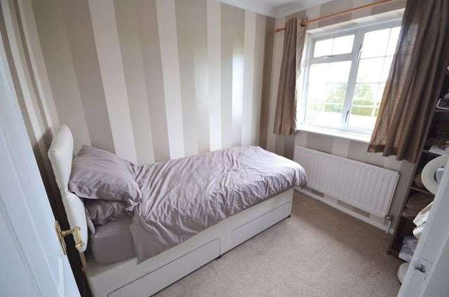  Image of 4 bedroom Detached house for sale in Alvescot Road Carterton OX18 at Alvescot Road  Carterton, OX18 3JP