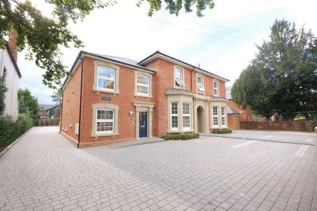  Image of 2 bedroom Flat to rent in Brownlow Road Reading RG1 at Brownlow Road  Reading, RG1 6NP
