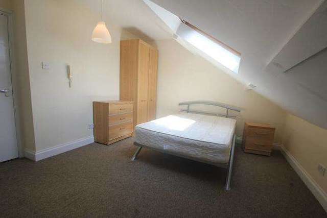  Image of 2 bedroom Flat to rent in Anson Road London NW2 at Willesden Green London Willesden Green, NW2 4AB