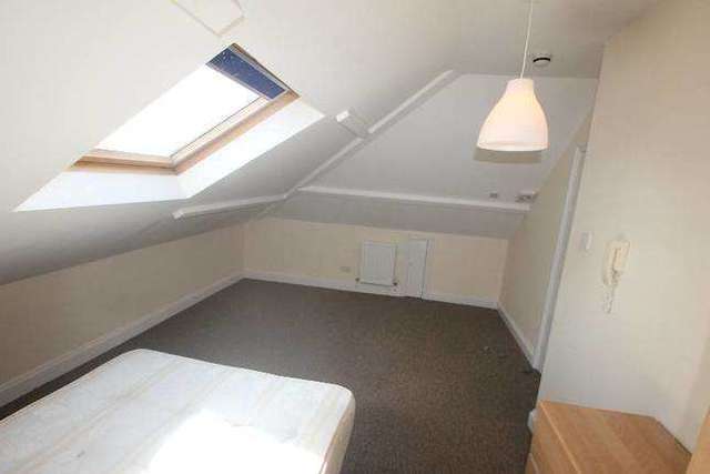  Image of 2 bedroom Flat to rent in Anson Road London NW2 at Willesden Green London Willesden Green, NW2 4AB