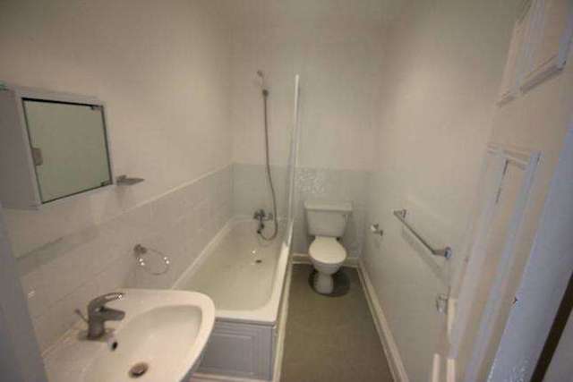  Image of 2 bedroom Flat to rent in Anson Road London NW2 at Willesden Green London Willesden Green, NW2 4AB