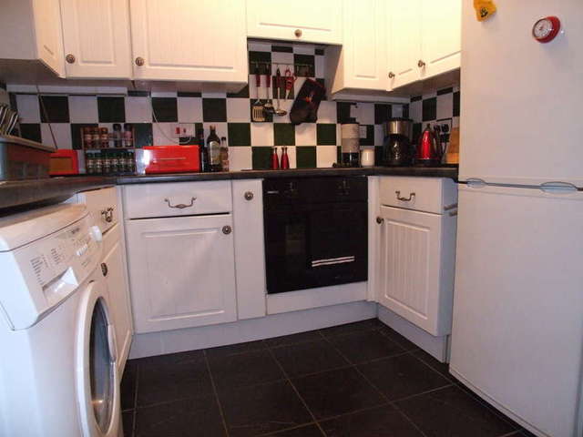  Image of 1 bedroom Ground Flat to rent in East Street Ashburton Newton Abbot TQ13 at Ashburton Newton Abbot Ashburton, TQ13 7AZ