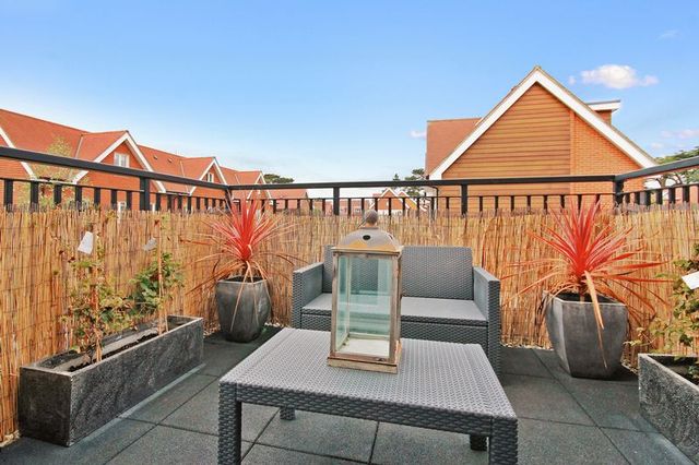 Image of 4 bedroom Detached house for sale in Mulberry Way Ashtead KT21 at Mulberry Way  Ashtead, KT21 2FE