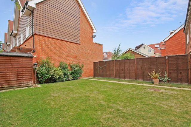  Image of 4 bedroom Detached house for sale in Mulberry Way Ashtead KT21 at Mulberry Way  Ashtead, KT21 2FE