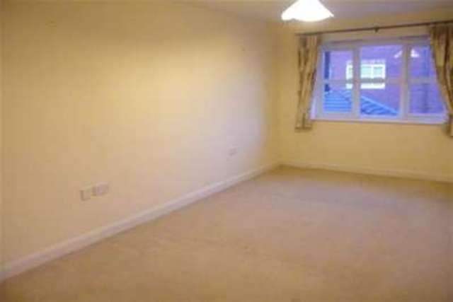  Image of 2 bedroom Flat to rent in Atherton Close Ashton-on-Ribble Preston PR2 at Preston, PR2 2AF