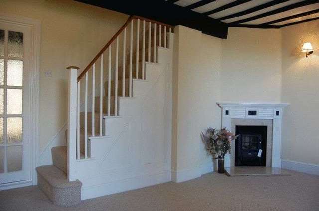  Image of 2 bedroom Detached house to rent in East Street Alresford SO24 at East Street  Alresford, SO24 9EQ