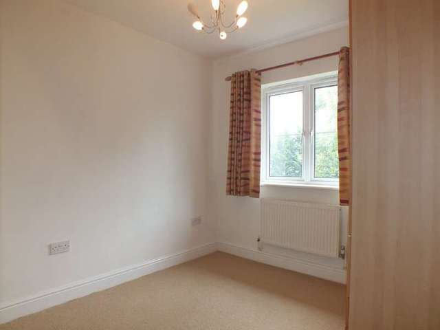  Image of 3 bedroom Semi-Detached house to rent in Beechfield Place Maidenhead SL6 at Maidenhead Berkshire Woodlands Park, SL6 4BP