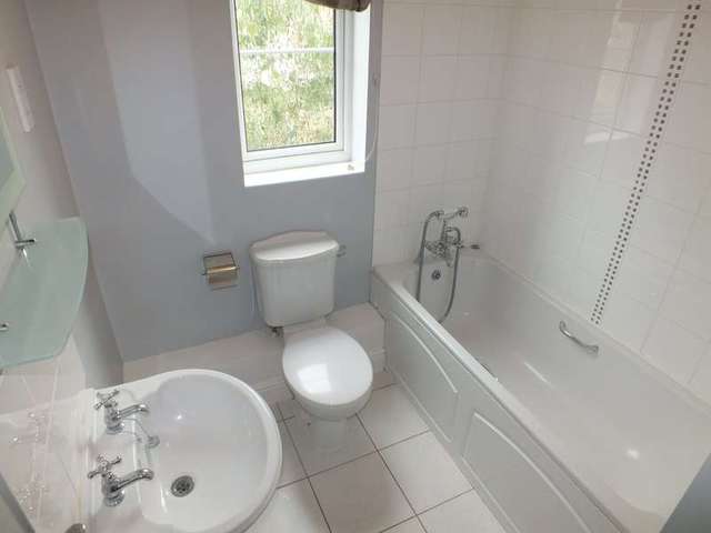  Image of 3 bedroom Semi-Detached house to rent in Beechfield Place Maidenhead SL6 at Maidenhead Berkshire Woodlands Park, SL6 4BP