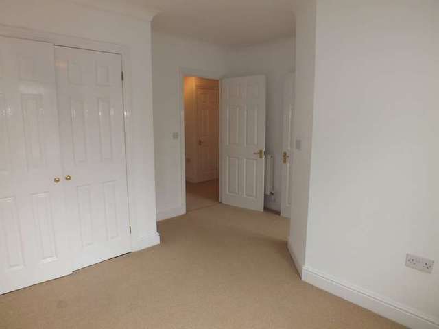  Image of 3 bedroom Semi-Detached house to rent in Beechfield Place Maidenhead SL6 at Maidenhead Berkshire Woodlands Park, SL6 4BP