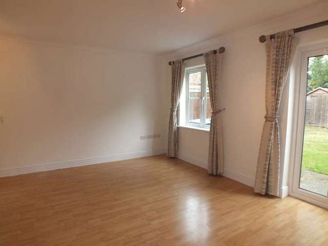  Image of 3 bedroom Semi-Detached house to rent in Beechfield Place Maidenhead SL6 at Maidenhead Berkshire Woodlands Park, SL6 4BP