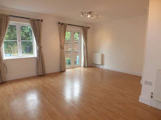  Image of 3 bedroom Semi-Detached house to rent in Beechfield Place Maidenhead SL6 at Maidenhead Berkshire Woodlands Park, SL6 4BP
