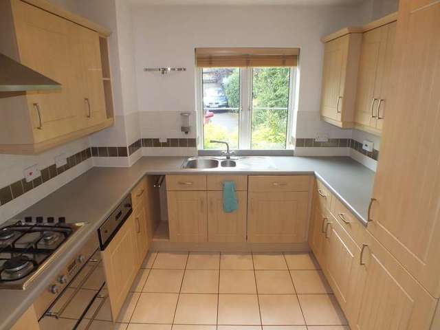  Image of 3 bedroom Semi-Detached house to rent in Beechfield Place Maidenhead SL6 at Maidenhead Berkshire Woodlands Park, SL6 4BP