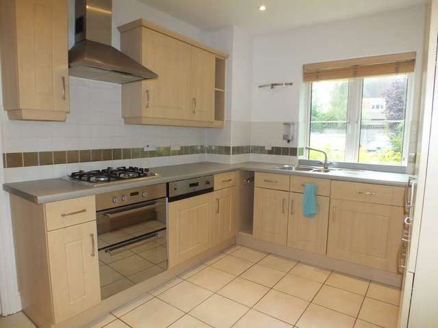  Image of 3 bedroom Semi-Detached house to rent in Beechfield Place Maidenhead SL6 at Maidenhead Berkshire Woodlands Park, SL6 4BP