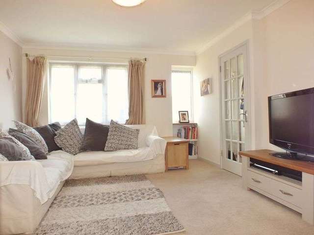  Image of 3 bedroom Semi-Detached house for sale in Bernard Close Yarnton Kidlington OX5 at Bernard Close Yarnton Kidlington, OX5 1QP