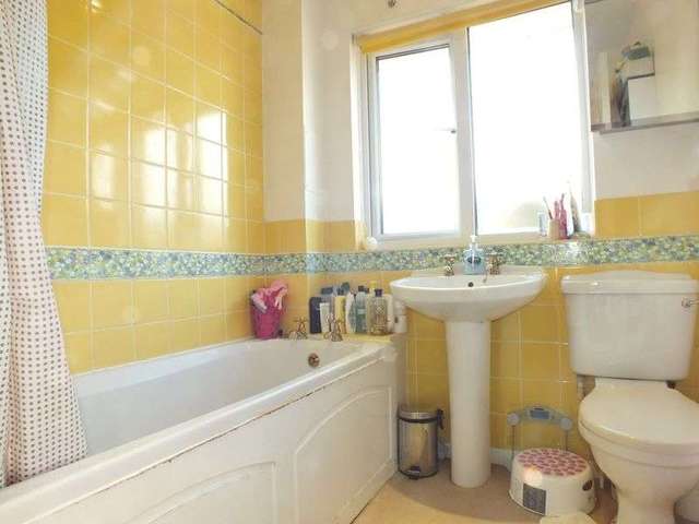  Image of 3 bedroom Semi-Detached house for sale in Bernard Close Yarnton Kidlington OX5 at Bernard Close Yarnton Kidlington, OX5 1QP