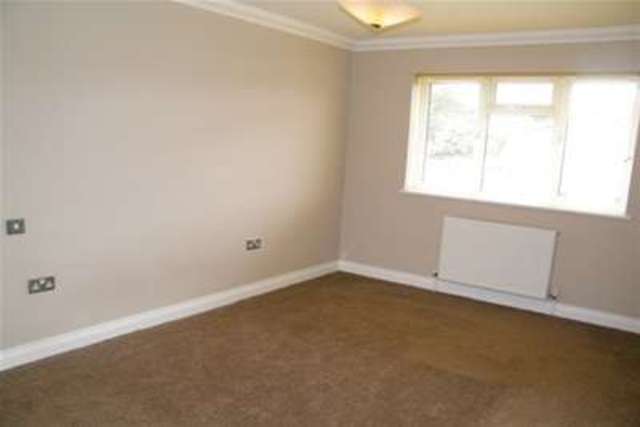  Image of 2 bedroom Flat to rent in Noak Hill Road Billericay CM12 at Billericay, CM12 9UP