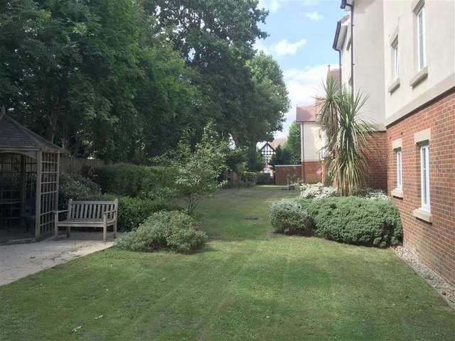  Image of 1 bedroom Flat for sale in Bingham Road Addiscombe Croydon CR0 at Addiscombe Croydon Croydon, CR0 7EX