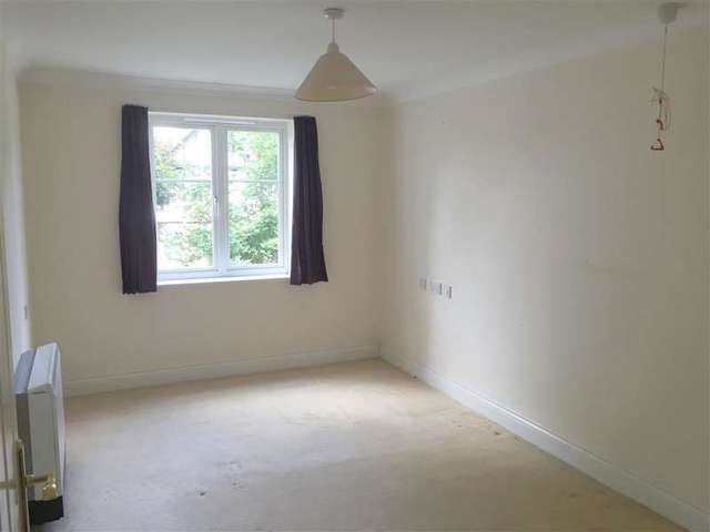  Image of 1 bedroom Flat for sale in Bingham Road Addiscombe Croydon CR0 at Addiscombe Croydon Croydon, CR0 7EX