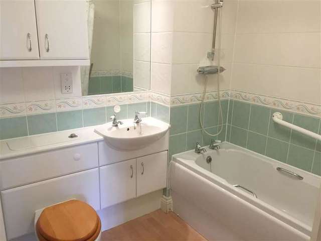  Image of 1 bedroom Flat for sale in Bingham Road Addiscombe Croydon CR0 at Addiscombe Croydon Croydon, CR0 7EX