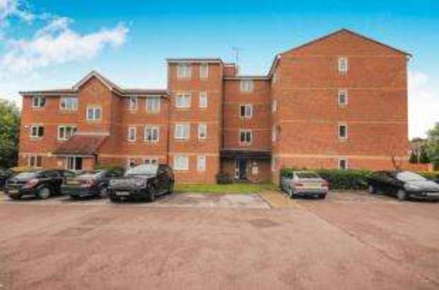 Image of 2 bedroom Flat for sale in Blackdown Close London N2 at East Finchley London Fortis Green, N2 8JF
